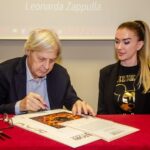 L’Incontro con Vittorio Sgarbi: La Firma del Testo Critico che Celebra Laura Turcan tra i “Narratori del Nostro Tempo”